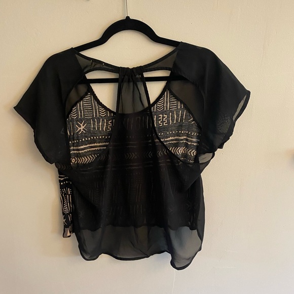 Aztec Patterned Cropped Shirt with Mesh Back - Picture 6 of 6